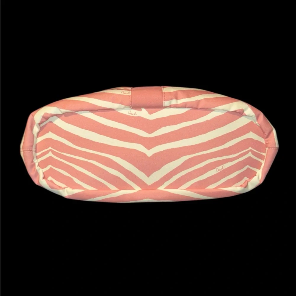 Coach Devin Signature Stripe Shoulder Tote Bag LIKE NEW - Picture 7 of 8